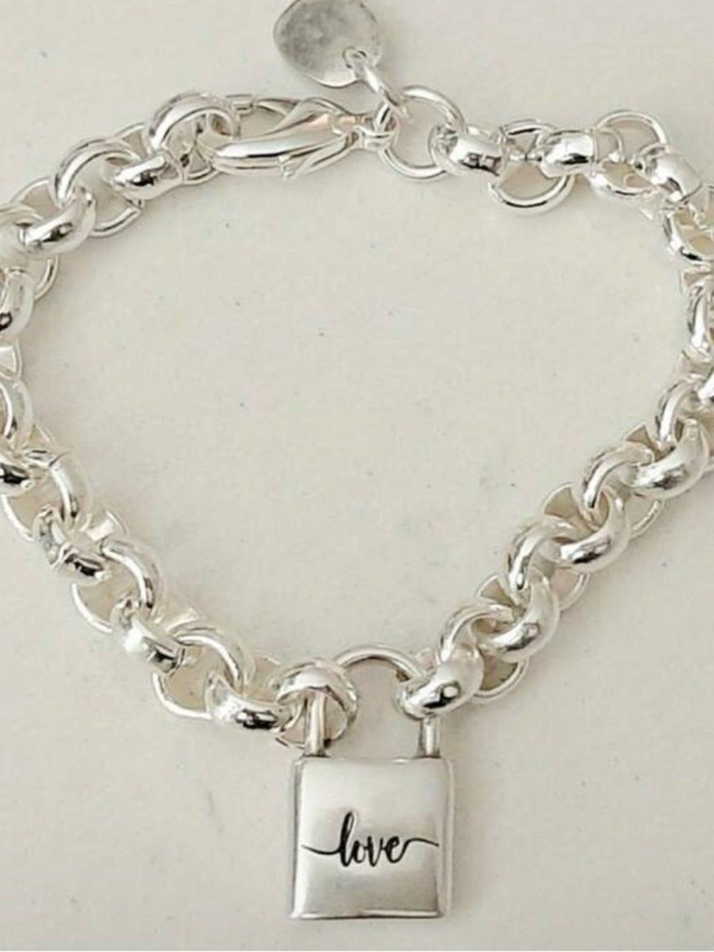 Love 💕 fashion Silver Love Charm Bracelet NWOT - Picture 2 of 8